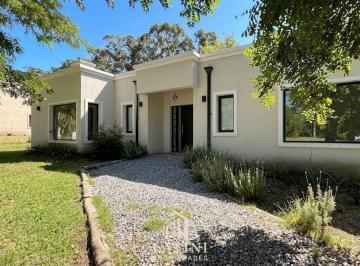 Casa · 139m² · 3 Ambientes · 2 Cocheras · Venta Casa Tres Ambientes con Pileta en Barracas de San Benito