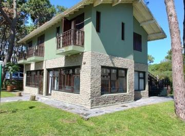 Casa · 210m² · 9 Ambientes · 4 Cocheras · Complejo en Venta en Mar Azul