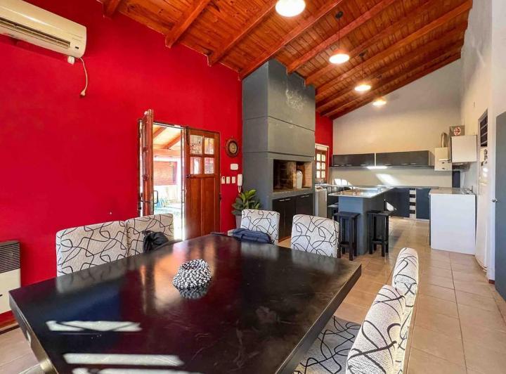Casa · 144m² · 5 Ambientes · 1 Cochera