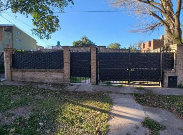 Casa · 200m² · 5 Ambientes · 1 Cochera · Casa en Venta de 2 Dorm. Barrio Santa Rita Granadero Baigorria