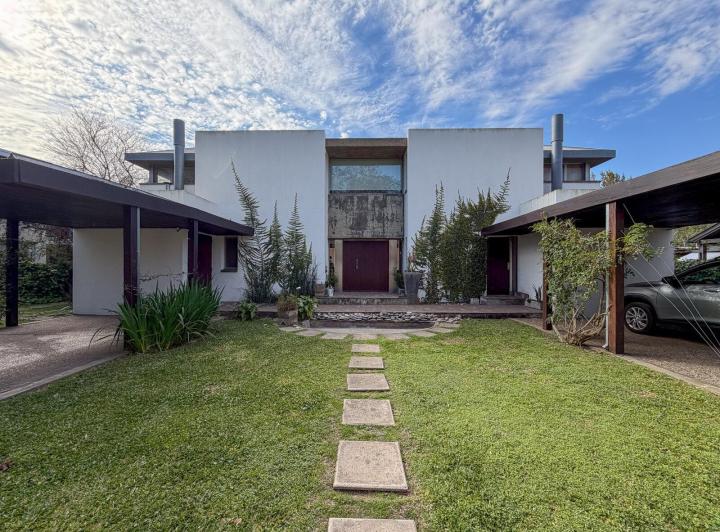Casa · 267m² · 7 Ambientes · 2 Cocheras