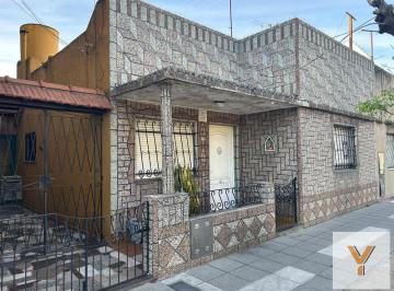 Casa · 114m² · 3 Ambientes · Casa en Venta - 2 Dorm. 2 Baños - 160 m² - Avellaneda