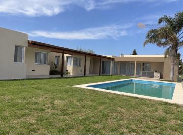 Casa · 360m² · 3 Ambientes · 2 Cocheras · En Venta - Puerto Roldán Barrio Cerrado - 3 Dormit - 4 Baños - Piscina