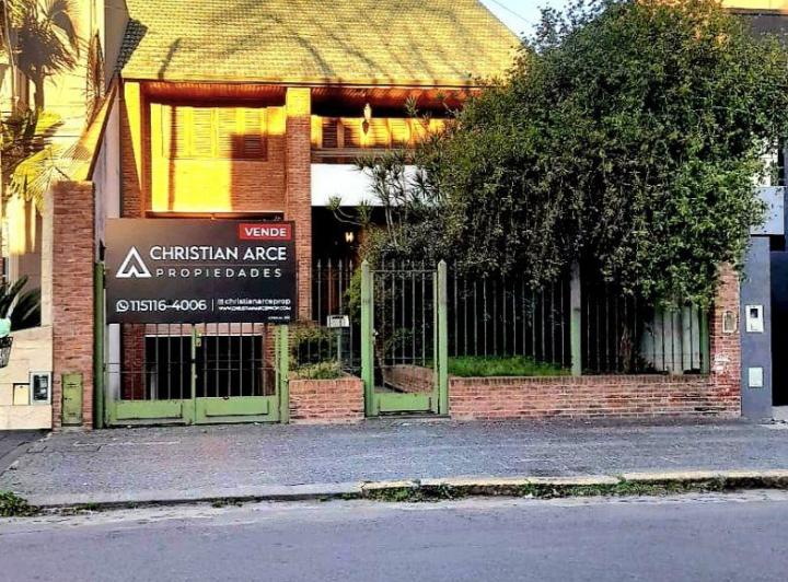 Casa · 400m² · 7 Ambientes · 6 Cocheras