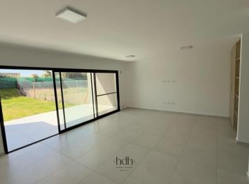 Casa · 220m² · 5 Ambientes · 2 Cocheras · Casa en Alquiler 3 Dorm. 2 Baños con Vestidor en Barrio Siete Soles Naturaleza Urbana