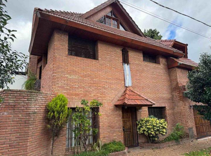 Casa · 221m² · 7 Ambientes · 1 Cochera