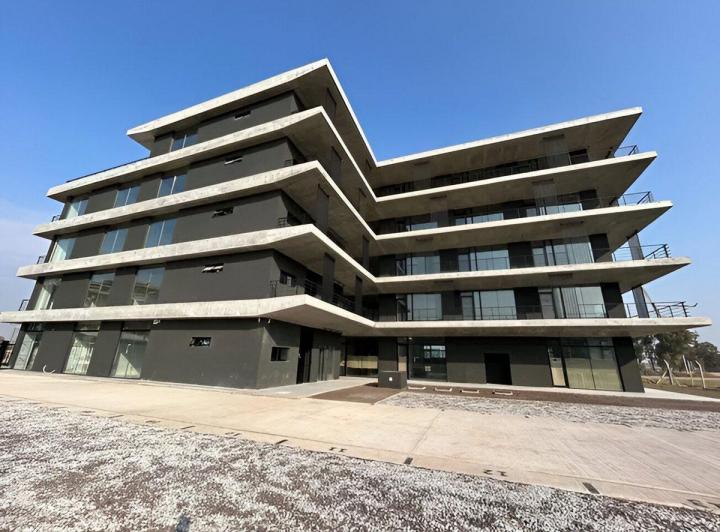 Local comercial · 100m² · 5 Cocheras