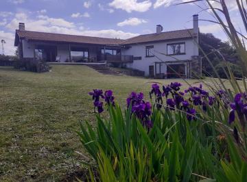 Casa · 360m² · 5 Ambientes · 2 Cocheras · Venta Casa de Categoría – Zona Don Bosco, Tandil
