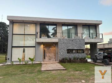 Casa · 400m² · 9 Ambientes · 2 Cocheras · Casa en Venta - 5 Dorm. 4 Baños - Pinamar