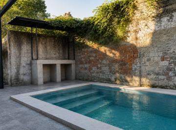 Casa · 98m² · 4 Ambientes · 1 Cochera · Casa con Pileta y Cochera