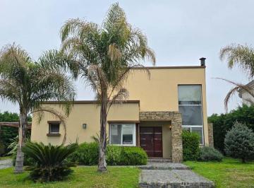Casa · 210m² · 5 Ambientes · 3 Cocheras · Venta Casa 5 Ambientes Barrio Fincas de Iraola 2.