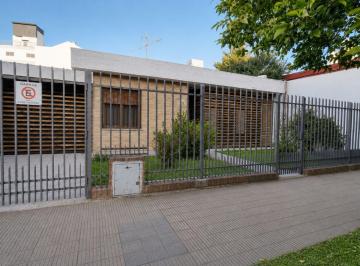 Casa · 120m² · 4 Ambientes · 1 Cochera · Casa 4 Amb Venta V Bosch Jardín Gran Lote Propio