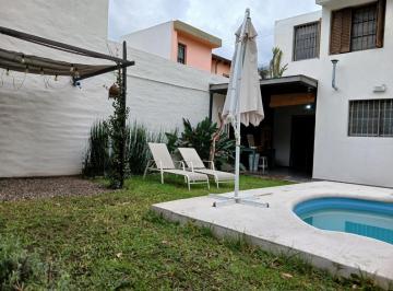 Casa · 189m² · 6 Ambientes · 1 Cochera · Casa en Venta Barrio Juniors Tres Dorm. con Pileta