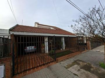 Casa · 236m² · 7 Ambientes · 2 Cocheras · Venta Casa 3 Dorm. Mas Depto B Poeta Lugones