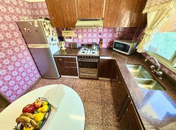 Casa · 220m² · 4 Ambientes · 2 Cocheras · Permuta o Venta Casa Dpto Local Jardin Garag Haedo