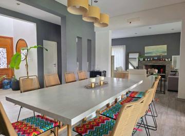 Casa · 255m² · 5 Ambientes · 3 Cocheras · Venta Casa 5 Amb Barrio Santa Juana Canning