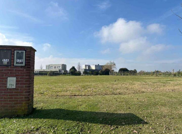 Terreno · 934m²