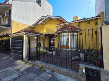 Casa · 226m² · 5 Ambientes · 2 Cocheras · Casa Venta Caseros 5 Amb con Jardin y Piscina