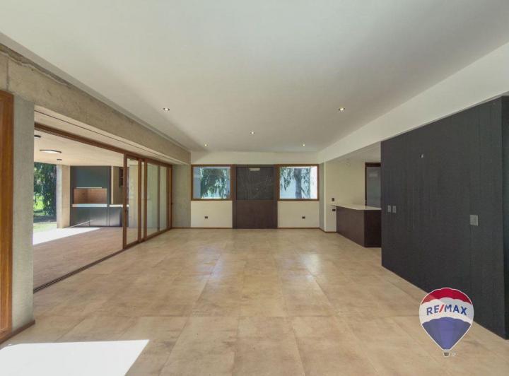 Casa · 260m² · 5 Ambientes · 1 Cochera