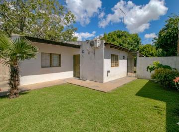 Casa · 70m² · 2 Ambientes · 1 Cochera · Casas en Venta en La Plata con Jardin