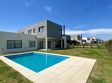 piscina · Casa a Estrenar en Riberas - Parquizada - con Piscina - 6 Ambientes