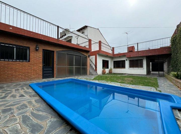 Casa · 132m² · 4 Ambientes · 2 Cocheras