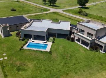 Casa · 510m² · 6 Ambientes · 6 Cocheras · Venta Casa Chascomus 6 Ambientes Pileta