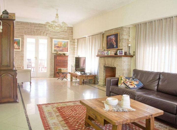 Casa · 316m² · 6 Ambientes · 1 Cochera
