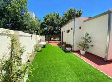PH · 239m² · 5 Ambientes · PH en Venta en Villa del Parque C/ Terraza