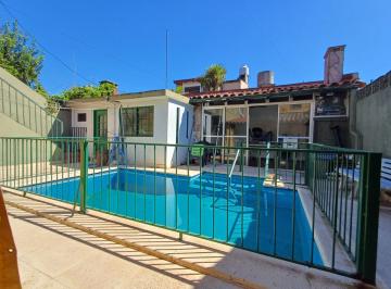 Casa · 163m² · 4 Ambientes · 2 Cocheras · Venta Casa 4ambientes Castelar Centro Apto Crédito
