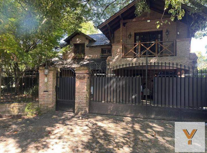 Casa · 300m² · 7 Ambientes