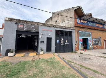 Casa · 120m² · 2 Ambientes · 2 Cocheras · Casa a Reciclar / Lote Propio 243 m / Banfield