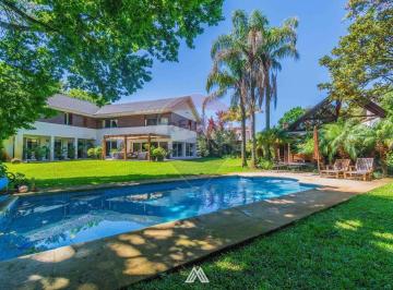 Casa · 731m² · 10 Ambientes · 2 Cocheras · Venta Casa Carrasco 5 Dorm Serv Barbacoa Piscina