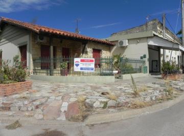 Casa · 260m² · 4 Ambientes · 2 Cocheras · Amplia Propiedad en Venta con Local