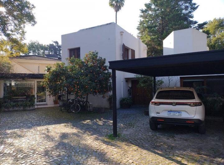 Casa · 329m² · 5 Ambientes · 2 Cocheras