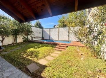 Casa · 80m² · 2 Ambientes · Venta Casa con Parque y Pileta
