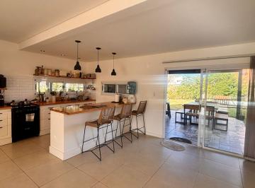 Casa · 13055m² · 4 Ambientes · 1 Cochera · Venta Casa 4 Amb Pileta Santa Isabel