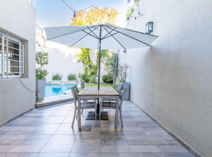 Casa · 264m² · 6 Ambientes · 2 Cocheras