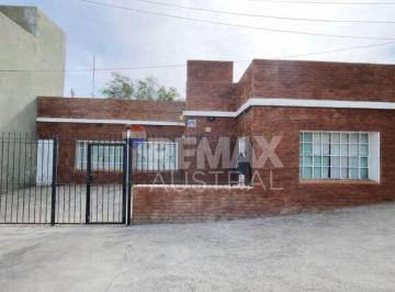 Casa · 120m² · 5 Ambientes · Casa Cuatro Dorm. - B° Centro