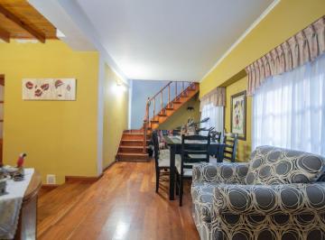 Casa · 113m² · 4 Ambientes · 1 Cochera · Venta Casa 4 Ambientes Patio Terraza Sarandi