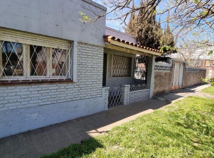 Casa · 108m² · 4 Ambientes · 2 Cocheras