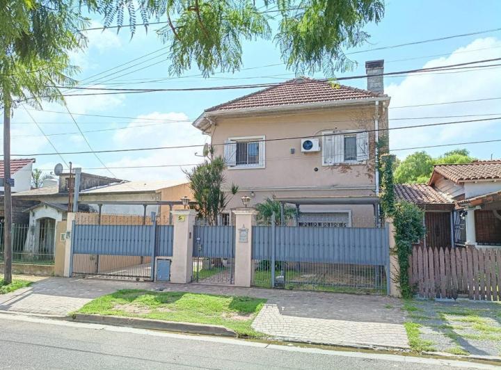 Casa · 160m² · 4 Ambientes · 2 Cocheras