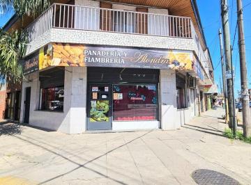 Local comercial · 77m² · Venta Local 76 m² Pb en Esquina Luzuriaga Casanova