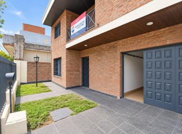 Casa · 173m² · 4 Ambientes · 3 Cocheras · Venta Casa 4 Ambientes Cochera Jardin Parrilla