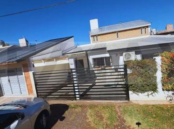 Casa · 160m² · 6 Ambientes · 1 Cochera · Casa en Venta B° Los Olivos