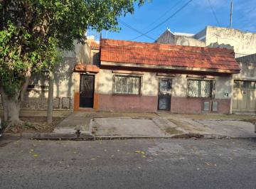 Casa · 68m² · 3 Ambientes · Casa 3 Amb. en Lote Propio C/ Terraza Lanus Oeste.