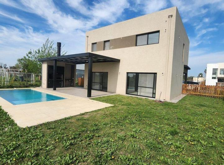 Casa · 174m² · 4 Ambientes · 3 Cocheras
