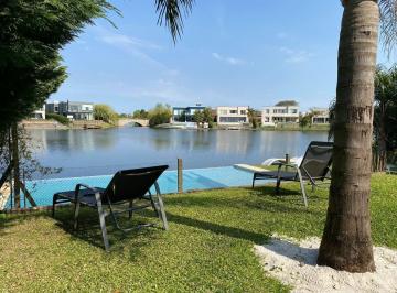 Casa · 330m² · 7 Ambientes · 4 Cocheras · Casa en Los Lagos