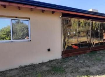 Casa · 130m² · 4 Ambientes · 2 Cocheras · Casa en Alquiler Temporario - 3 Dorm. 2 Baños - San Clemente del Tuyú