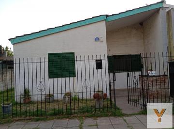Casa · 120m² · 5 Ambientes · 1 Cochera · Casa en Venta - 4 Dorm. 1 Baño - Necochea